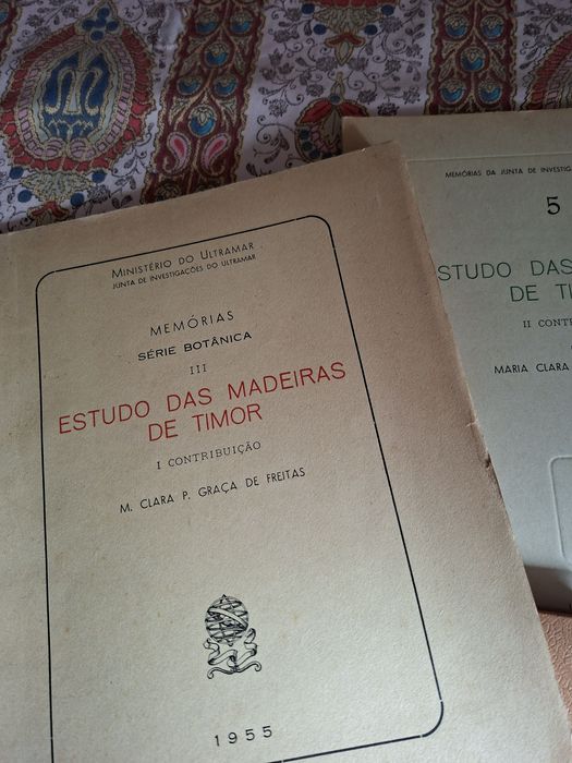 Três livros sobre florestas e madeiras em Timor