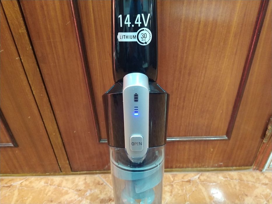 Aspirador vertical Rowenta sem fios casa quarto apartamento vivenda.
