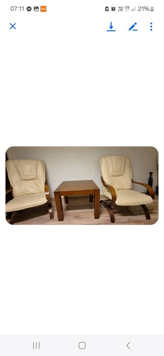 Fotele plus stolik- szkielet drewno lite w  kolorze brązowym.