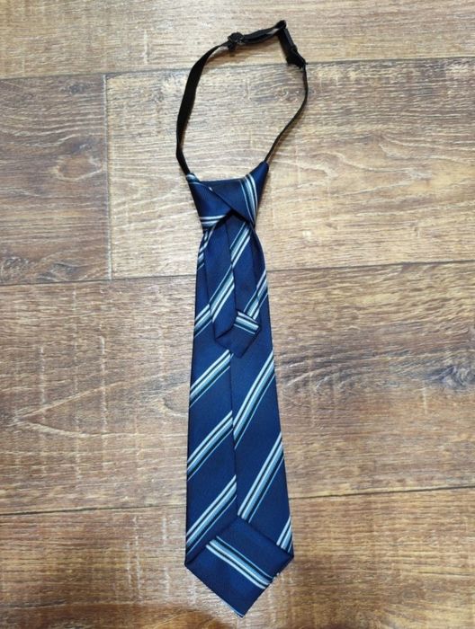 Галстук для школы, Краватка