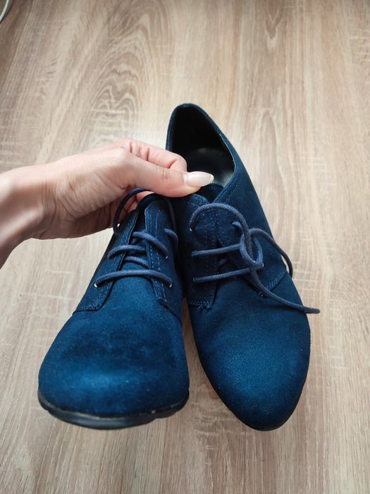 Półbuty granatowe sznurowane