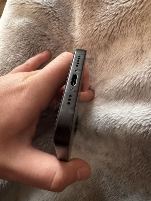 Apple iPhone 16e 128GB чорний, батарея 100%, вживаний