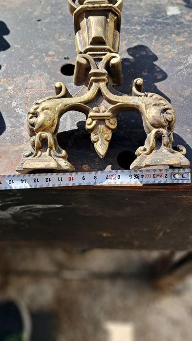 Duas peças antigas em latão, denominadas de Andirons, para lareira.
