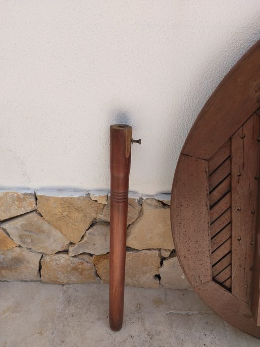 Mesa de jardim em madeira