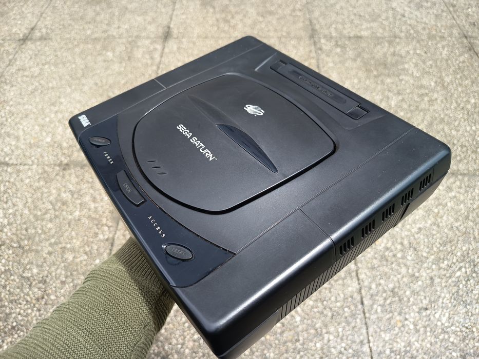 Sega Saturn a funcionar com comando