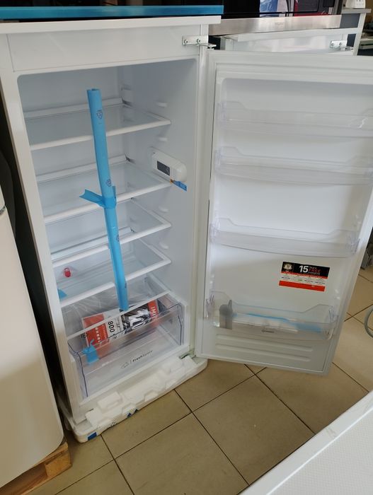 Frigorífico encastrar  Indesit novo