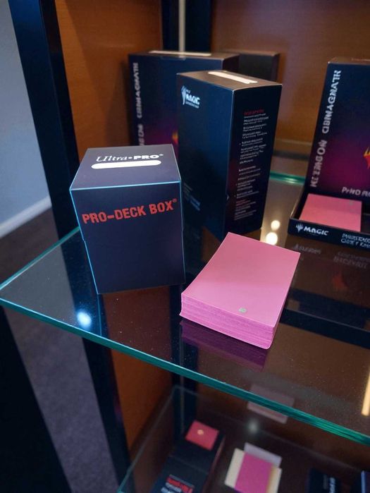 Ultra Pro Deck Box 100+ (Синій) — Ідеальний захист для вашої колоди