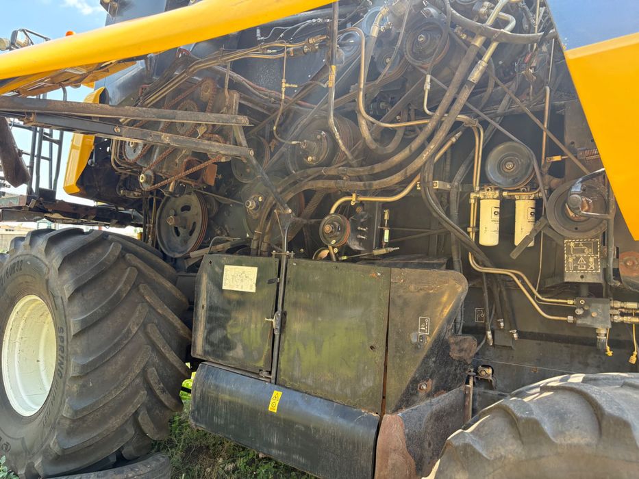 Комбайн New Holland CX8080