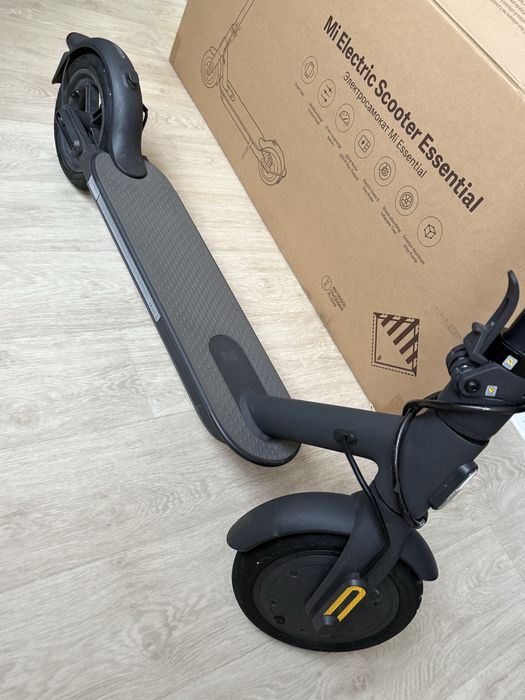 Електросамокат Xiaomi Mi Electric Scooter Essential Black