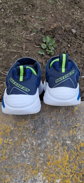Детские кроссовки Skechers 35 размер в отличном состоянии