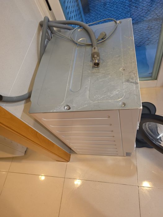 Máquina de lavar roupa de encastre Electrolux PerfectCare 700 — modelo EW7F3846OF.