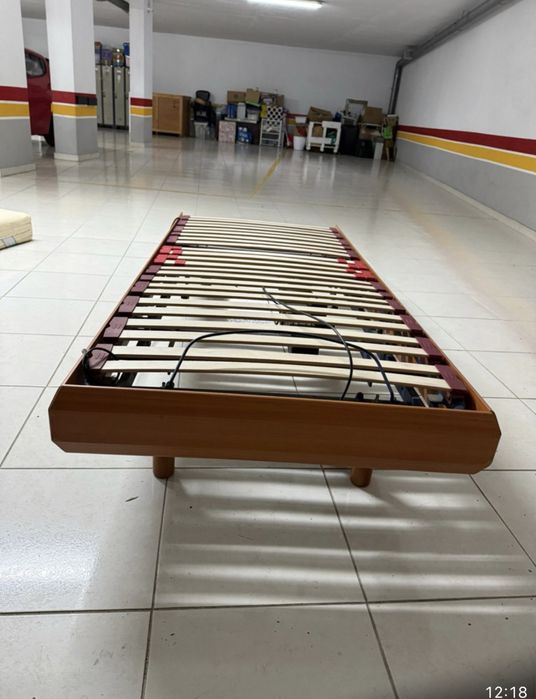 Cama eletrica articulada em bom estado!! Venda urgente!