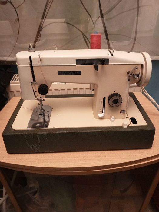 Maszyna do szycia  Łucznik 449 , drugi Łucznik gratis