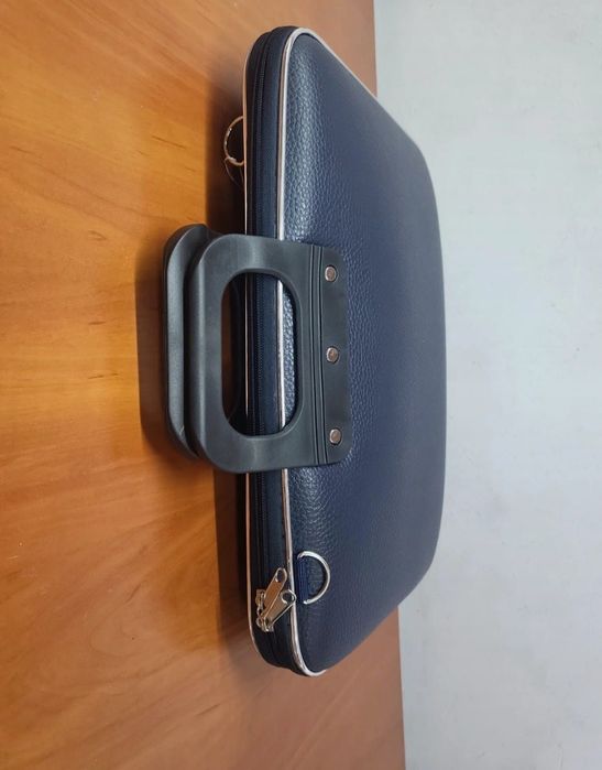 Granatowa teczka na laptop 15,6 cali