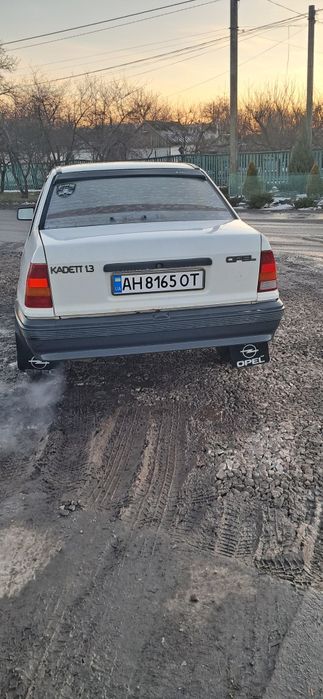 Машина опель кадет