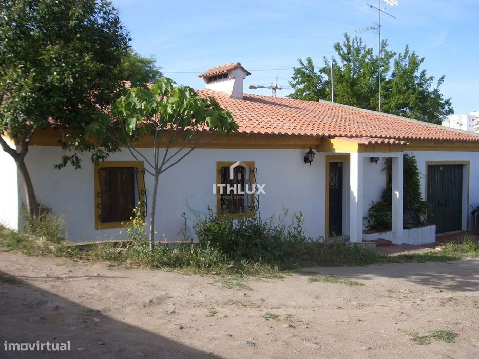 Quinta com 16.000 m2 com Moradia T1 em Elvas | Alentejo | Portugal