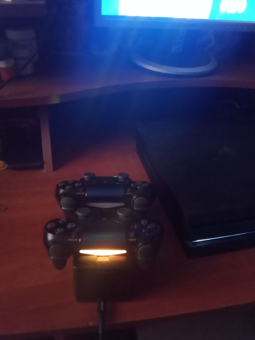 Продам Ps 4 pro б/у