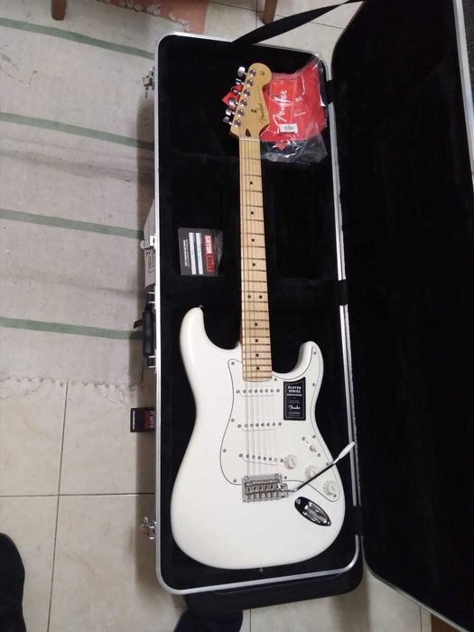 Guitarra FENDER PLAYER Mex€425  + Yamaha€400 + Squier€250