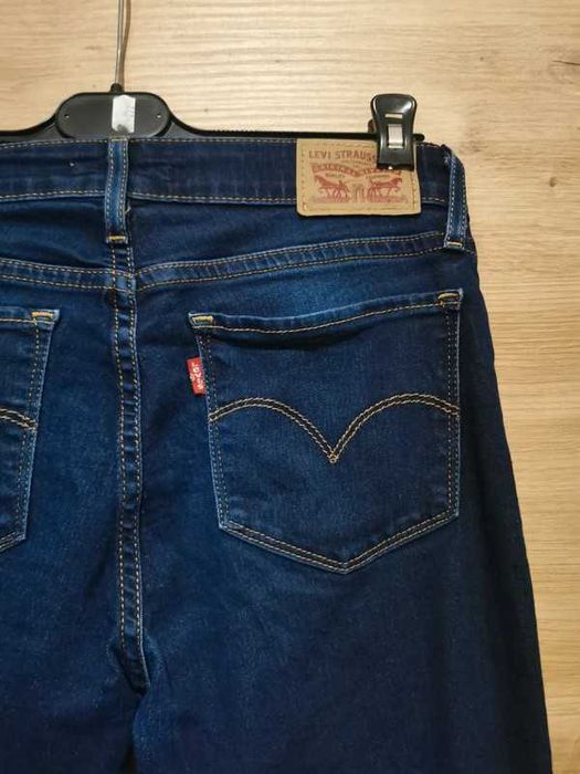 Ciemne jeansy z prosta nogawką Levis Strauss rozmiar 36