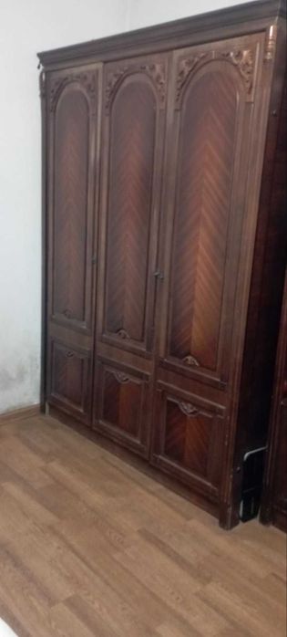 Віддам задармо шафу і сервант