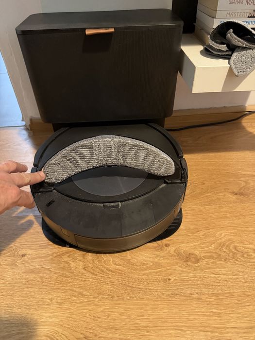Sprzedam  robot  Roomba j7combo+