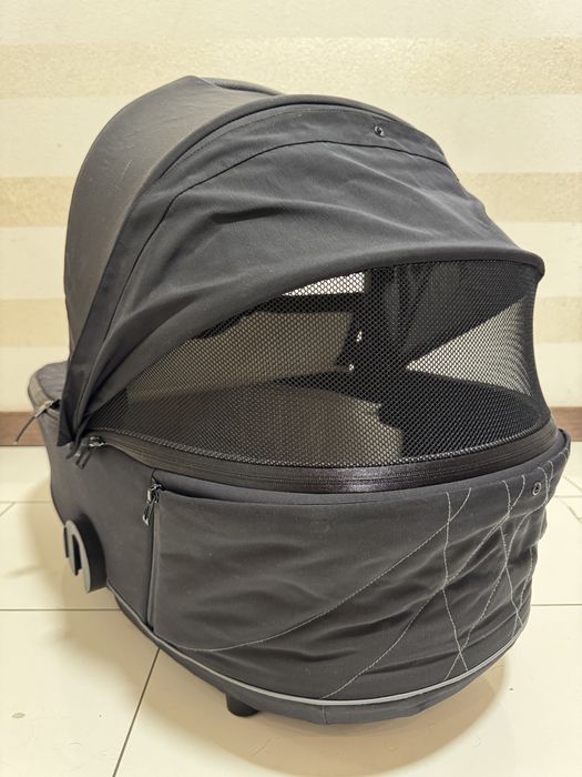 Cybex Mios Platinum Люлька з дощовиком чорна кроватка