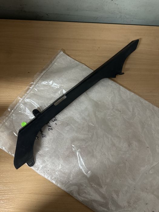 Osłona Łańcucha Yamaha R6 RJ03 RJ01 mocowanie