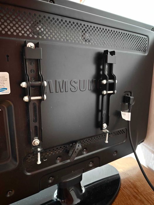 Продаю телевізор Samsung LE32C450E1W LCD + Медіаплеєр Google Chromecast2