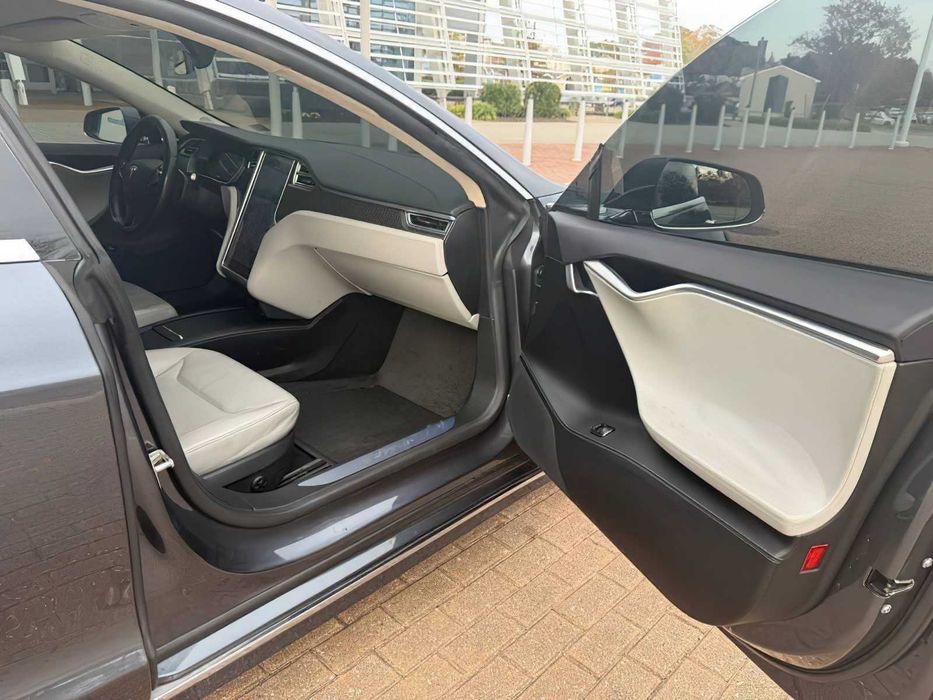 Tesla Model S 75      2016