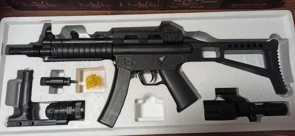 Дитячий автомат MP5 CYMA HY017B з лазерним прицілом і ліхтарем