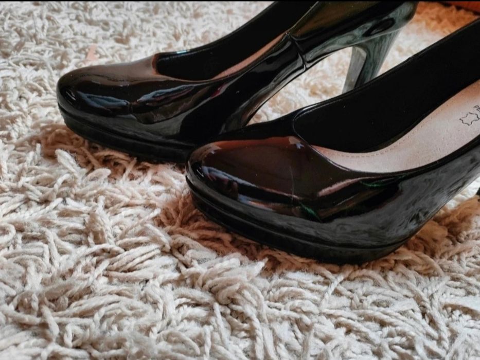 Szpilki. Buty na obcasie.