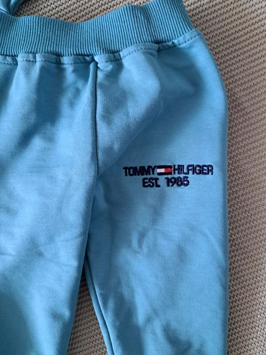Komplet dresowy chłopięcy Tommy Hilfiger rozm 74 80