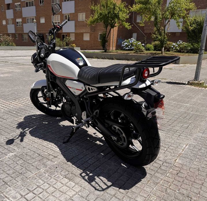 Yamaha XSR 125 2023 – Branca, Excelente Estado, 125cc