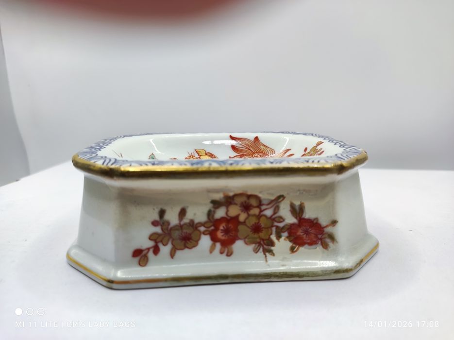 Saleiro em porcelana  da Vista alegre, dragão, flores e dourados