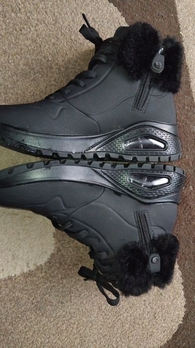 Ботінки Skechers для дівчинки +подарунок.