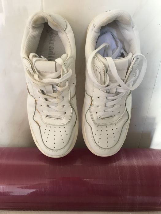 Кроссовки белые кож. Оригинал Stradivarius 38 /25,3