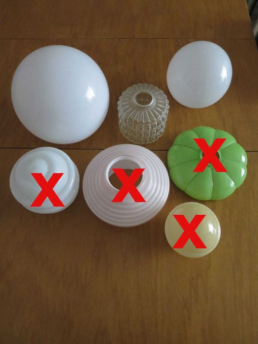 vários "globos" de vidro opalino