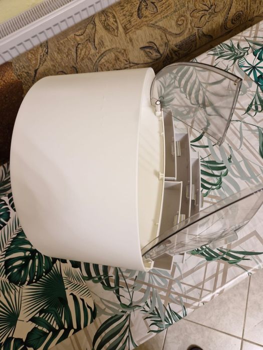 Pojemnik / szafka na kosmetyki