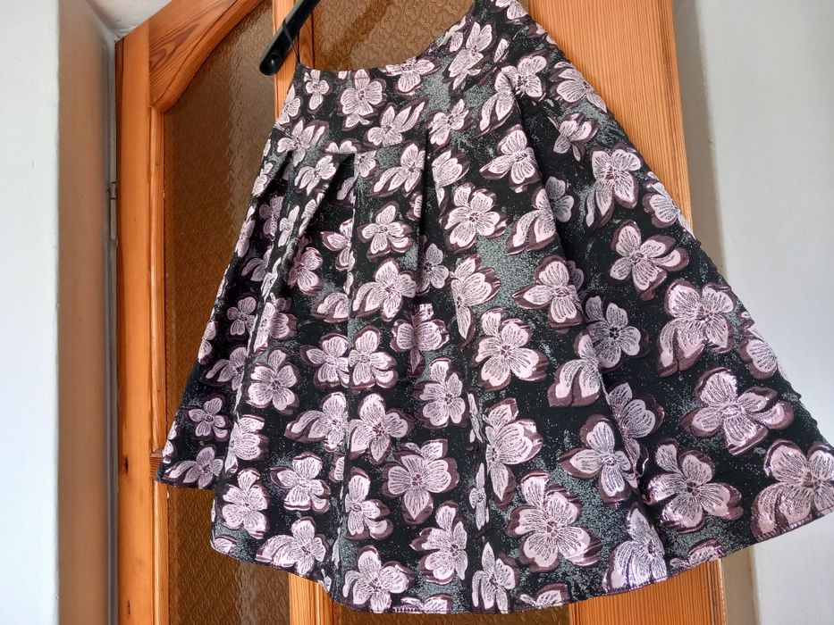 Spódniczka błyszcząca roz.152