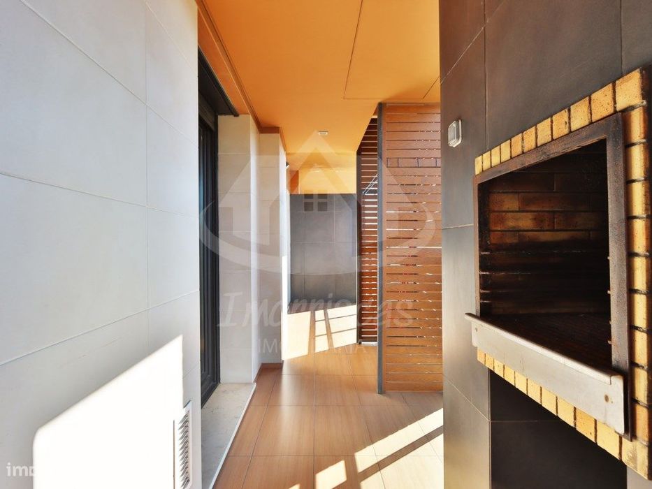 Apartamento T3 com box no Condomínio Blue Garden, em Sacavém