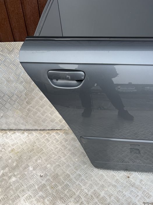 Drzwi prawy tył Audi A4 B7 Sedan Lak: LZ7X