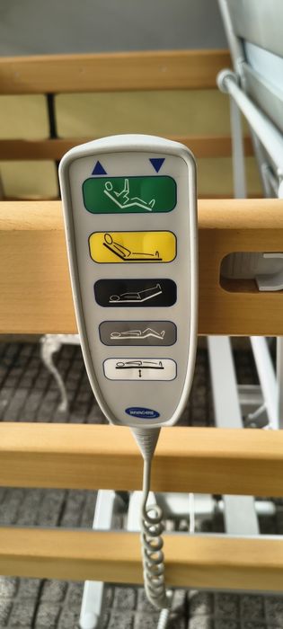 Cama articulada elétrica e elevatória invacare faz cadeirão