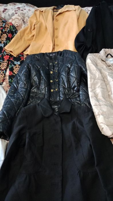 Курточка бежевого цвета на весну.