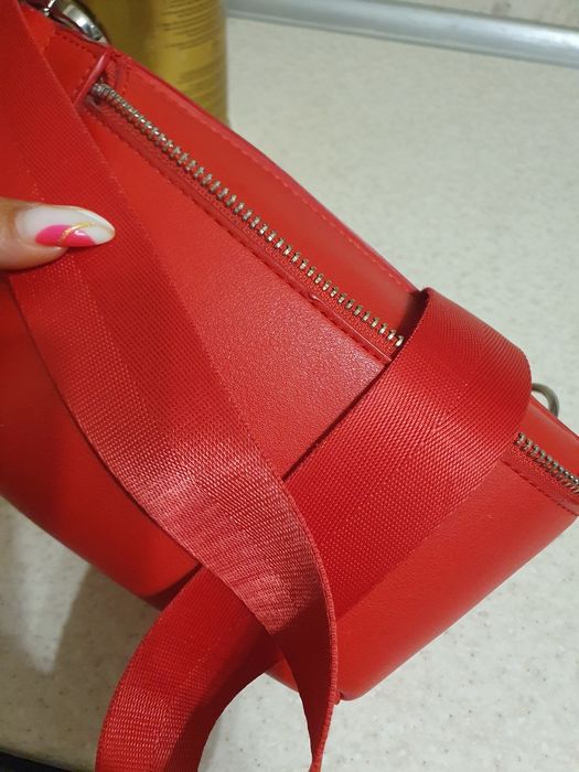 Бабанка через плече bershka