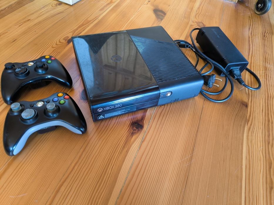Xbox 360 500 GB  2 pady