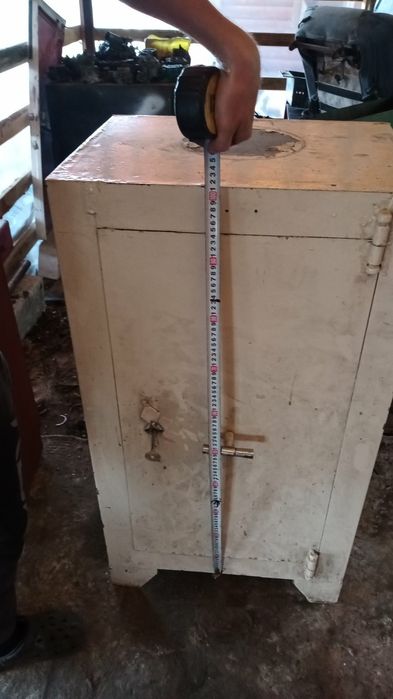 Сейф металлический