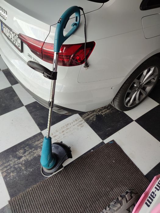 Podkaszarka Makita ur3000