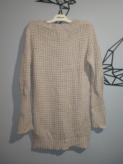 Długi sweter z ładnym splotem Bershka S