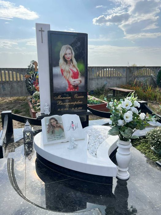 Пам’ятники з натурального каменю. Власне виробництво у Луцьку.