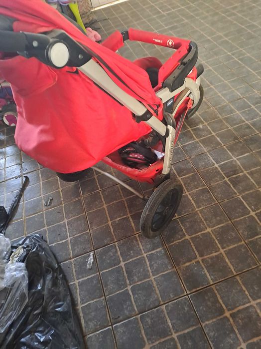 Carrinho chicco, alcofa e cadeira auto com isofix